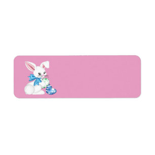 Lapin de Pâques heureux et oeuf coloré