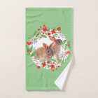 Lapin sauvage et couronne florale rouge