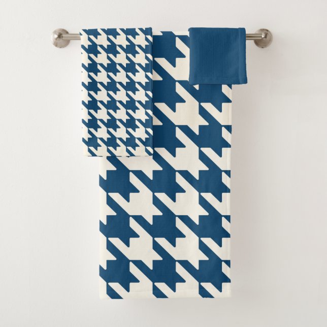 Large Houndstooth Pattern Medium Blue and White Bath Towel Set (Insitu)