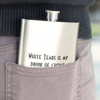 Larmes de blanc buvant le flacon