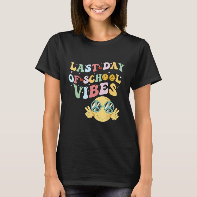 last day of summer vibes, groovy summer, funny tea T-Shirt (Front)