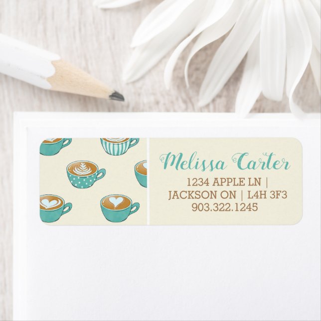 Latte Art dans de mignons cafés bleus (En situation)