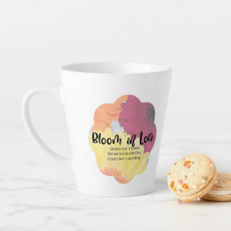 Latte Mug avec fleur en amour Logo
