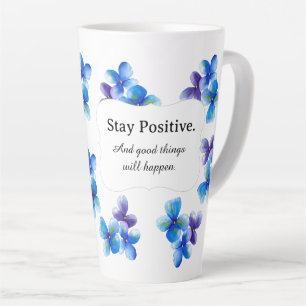 Latte Tasse à café fleur bleue déclaration positive