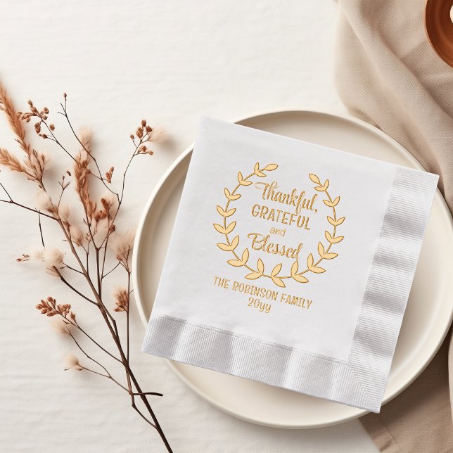 Laurel Wreath Merci à la famille gracieuse et bien (Thanksgiving "Thankful, Grateful and Blessed" Family Name and Year Stamped Foil Napkins)