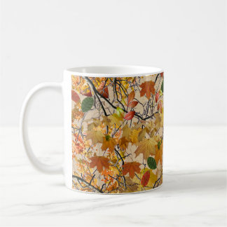 L'automne, feuilles de café tasse