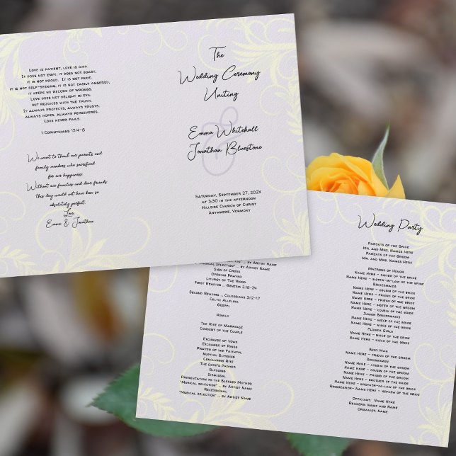 Lavande Flourish Folded Church Wedding Programme (Créateur téléchargé)