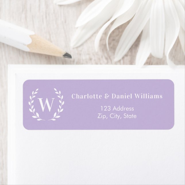 Lavender monogram initial wreath return address (En situation)