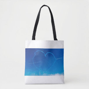 L'avion en forme de coeur traîne le sac