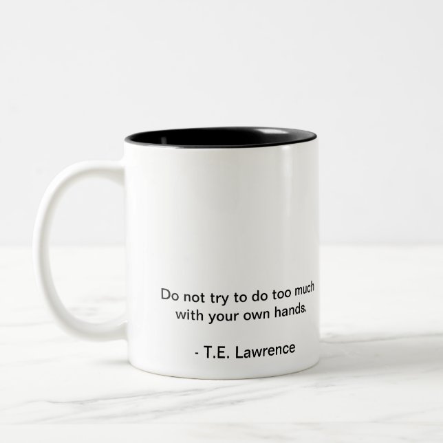 Lawrence de tasse de l'Arabie (Gauche)