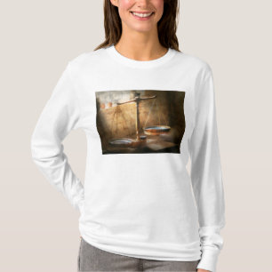 Lawyer - Scale - Balanced law T-Shirt