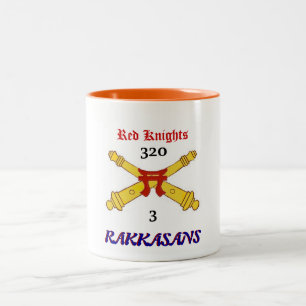 le 3ème 320th rouge d'artillerie adoube la tasse