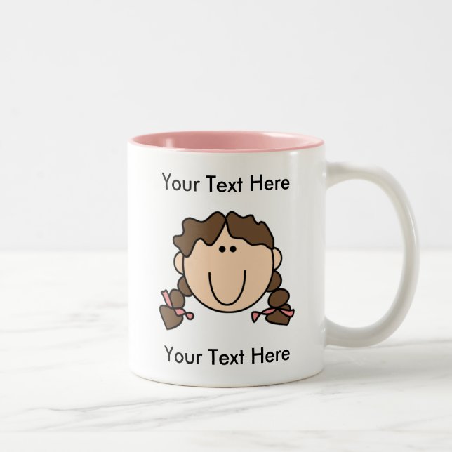 Le brun fait sur commande de fille tresse la tasse (Droit)