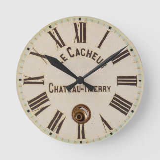LE CACHEUR | Classic aged captured style Round Clock