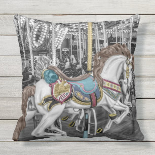 Le cheval extérieur de coussin se marient vont