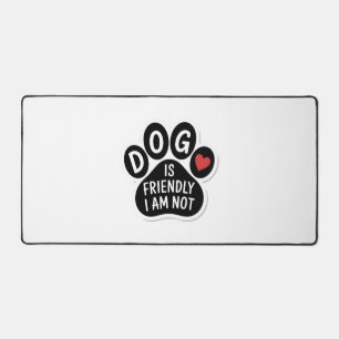 Le chien est amical, je ne le suis pas