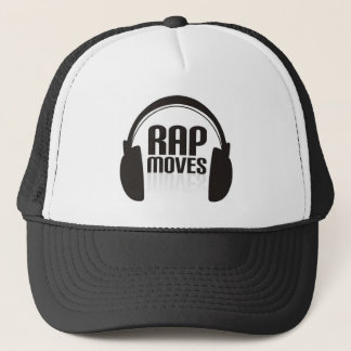 Le coup sec et dur déplace le casquette de camion