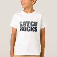 Le crochet bascule le T-shirt