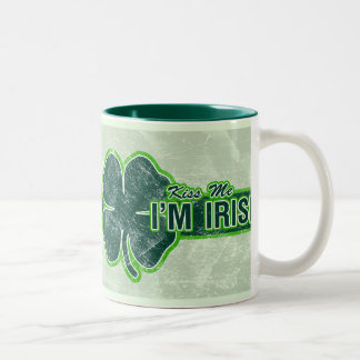 Le ` de St Patrick m'embrassent' tasse de grunge