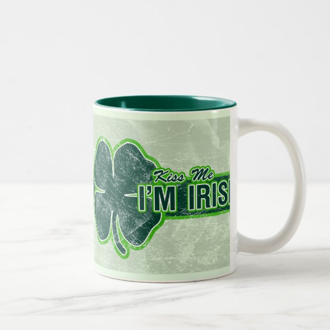 Le ` de St Patrick m'embrassent' tasse de grunge (Droit)