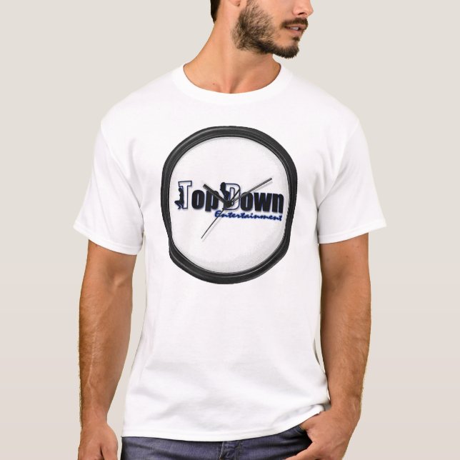 Le dessus rectifient vers le bas le T-shirt de (Devant)
