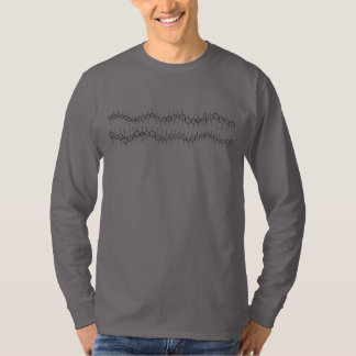 Le double point raye le long T-shirt de douille
