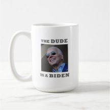 LE DUDE EST UN BIDEN Mug