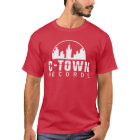 LE FONCTIONNAIRE C-TOWN ENREGISTRE LE T-SHIRT