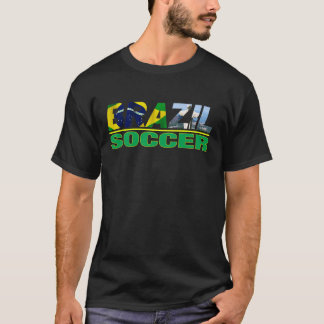 Le football du Brésil avec le T-shirt de noir de