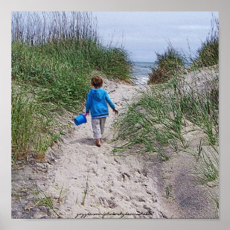 Le garçon et son affiche de la queue