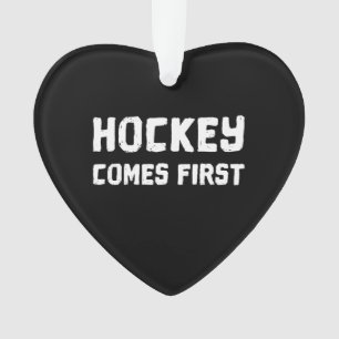 Le hockey arrive en premier