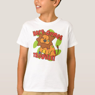 Le lion ici vient T-shirt de problème