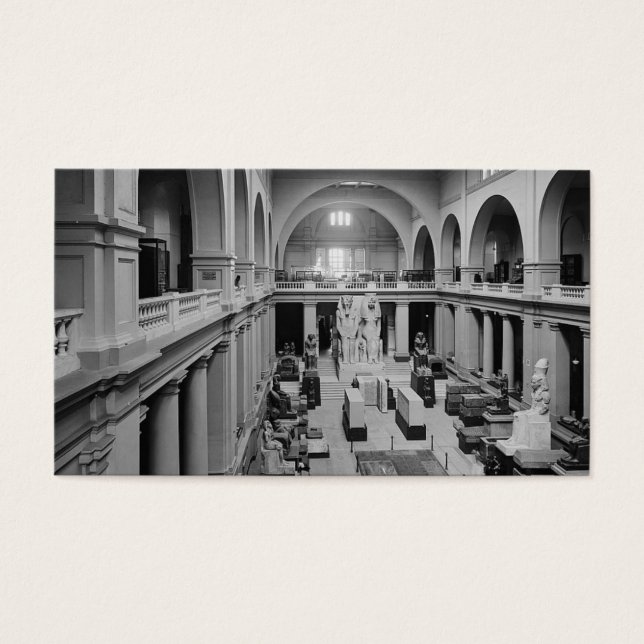 Le musée égyptien. Intérieur de la salle principal (Devant)