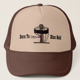 Le né au casquette de camionneur de golf de disque