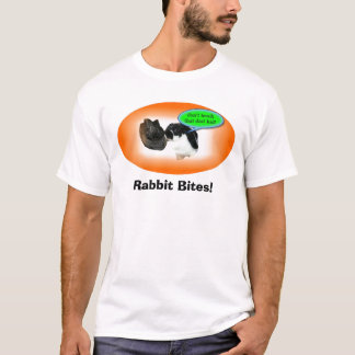 Le nouveau lapin mord le T-shirt
