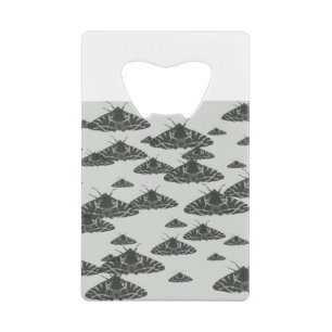 Le papillon de nuit à minuit