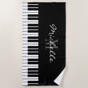 Le piano à queue verrouille la serviette de plage