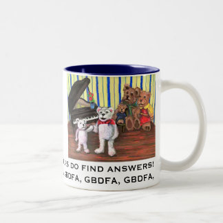 Le piano soutient la tasse pour des enfants de