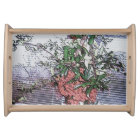 le plateau de service de la joie du jeune apporte