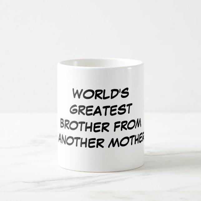 "Le plus grand frère du monde tasse d'autre mère" (Centre)