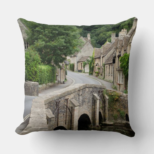 Le pont dans le château Combe, coussin de carré du (Recto)