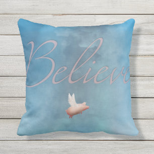 le porc de vol croient le coussin