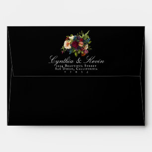 Le revêtement floral déprimé foncé enveloppe