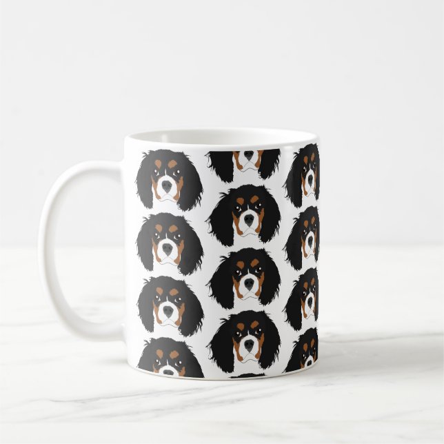 Le roi Cavalier Charles Spaniels sur la Mug (Gauche)