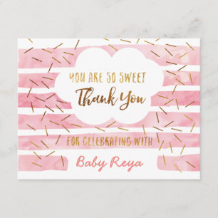 Le rose et le bébé d'or arrosent des cartes de