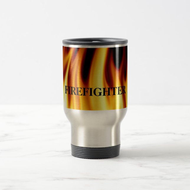 Le sapeur-pompier flambe la tasse de cadeau (Centre)