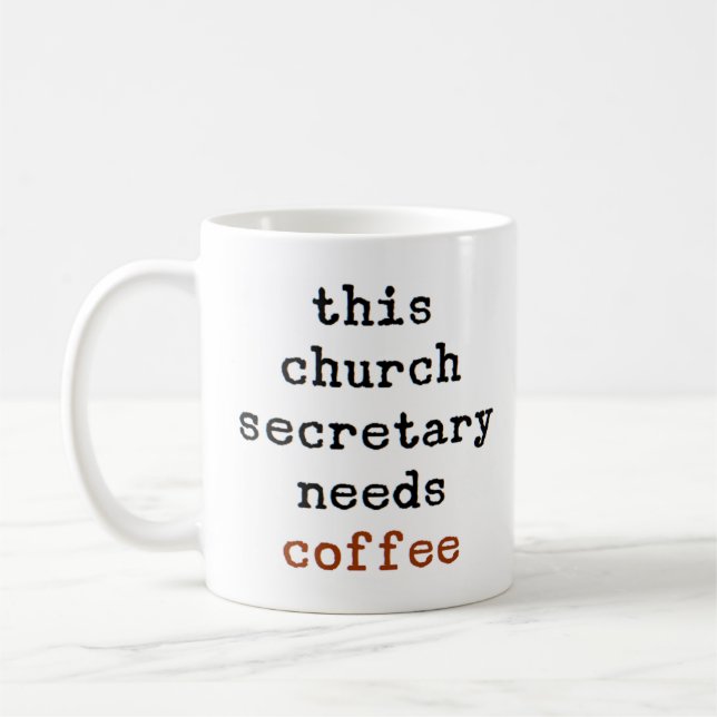 le secrétaire de l'église a besoin d'une tasse de  (Gauche)