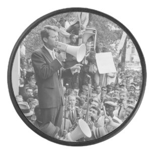 Le sénateur Robert Kennedy en campagne pour le pré