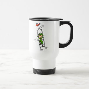 Le soldat manoeuvre la tasse