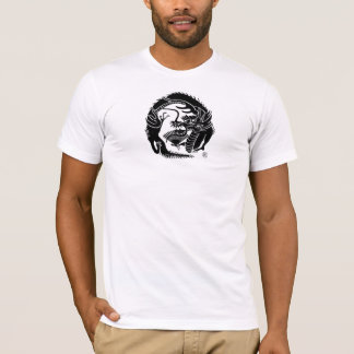 Le T-shirt de couleur claire des hommes